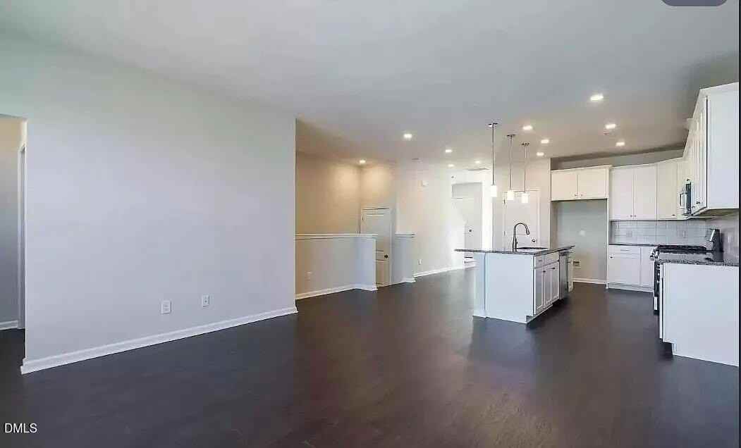 1009 Commack Dr - Photo 2 of 33