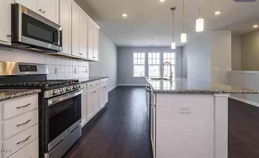 1009 Commack Dr - Photo 4 of 33