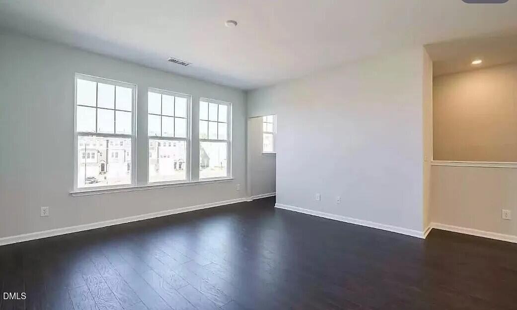 1009 Commack Dr - Photo 6 of 33