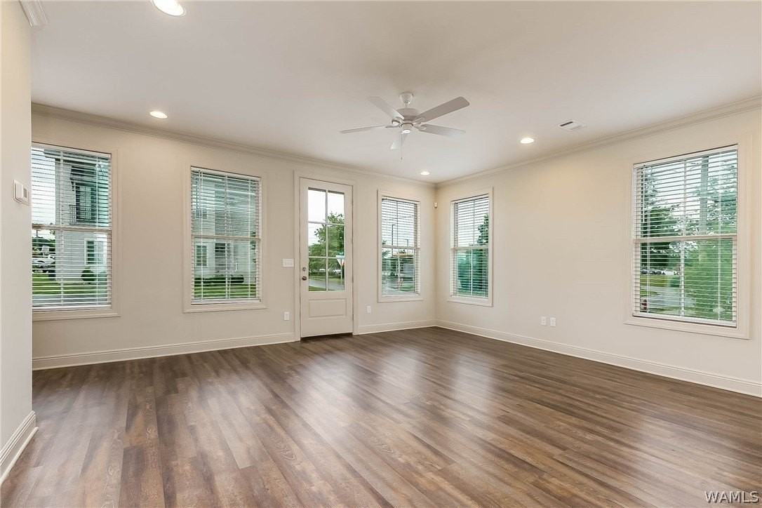 365 16th St E - Photo 5 of 24