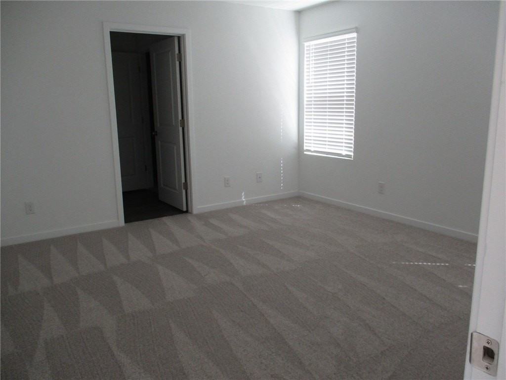 2274 Sarah Pl - Photo 4 of 11