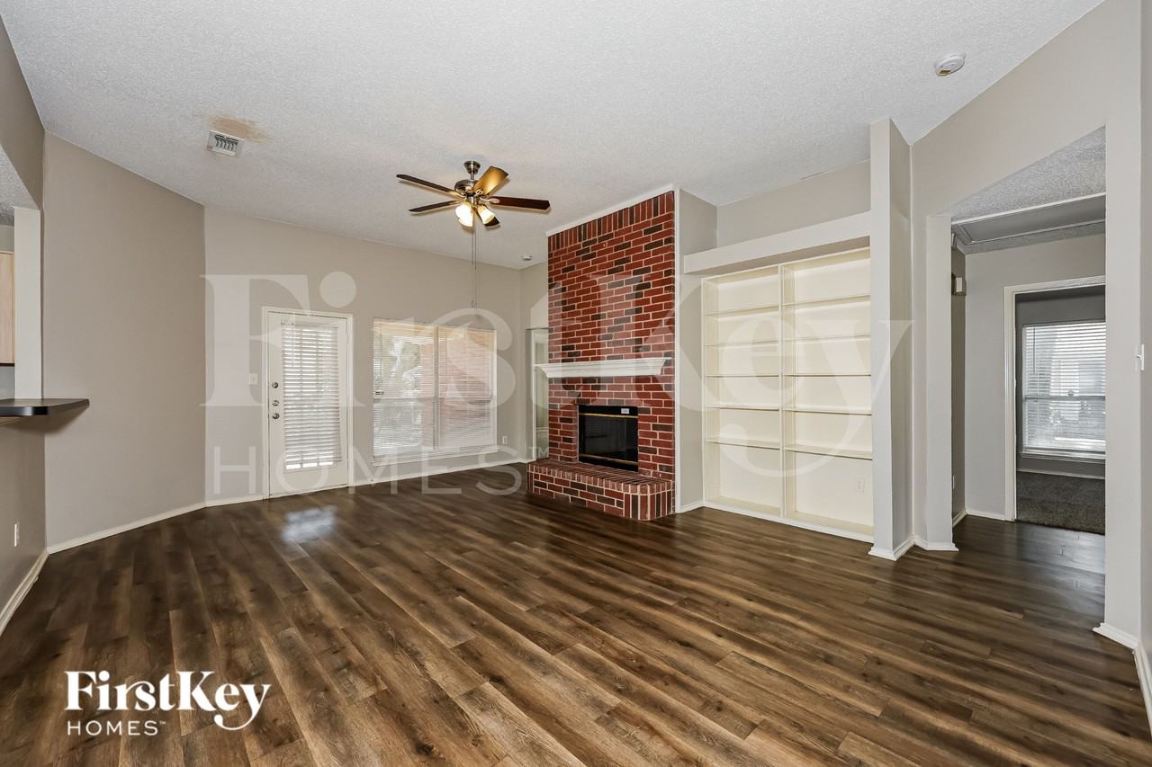 912 Winterbury Ct - Photo 2 of 17