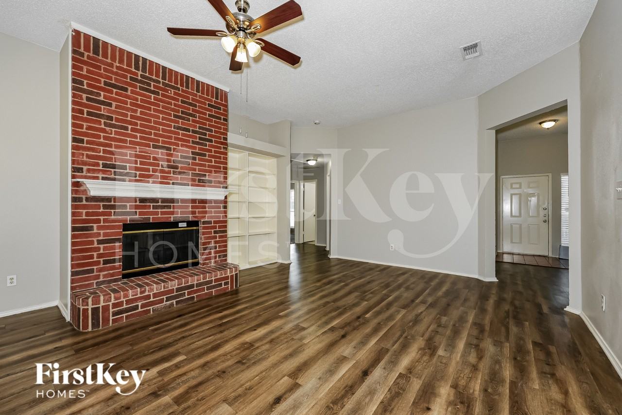 912 Winterbury Ct - Photo 3 of 17