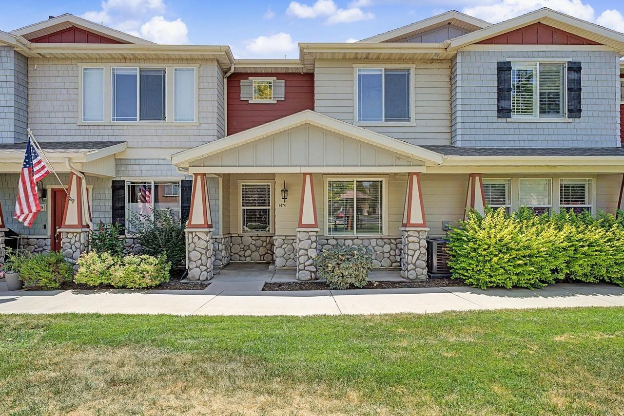 1474 W 10 S - Photo 2 of 26