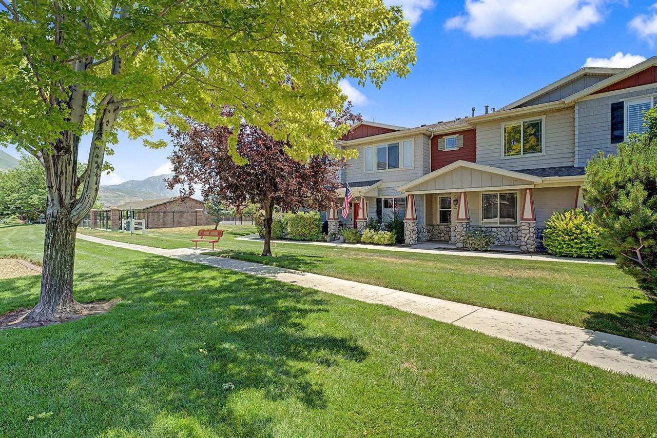 1474 W 10 S - Photo 3 of 26