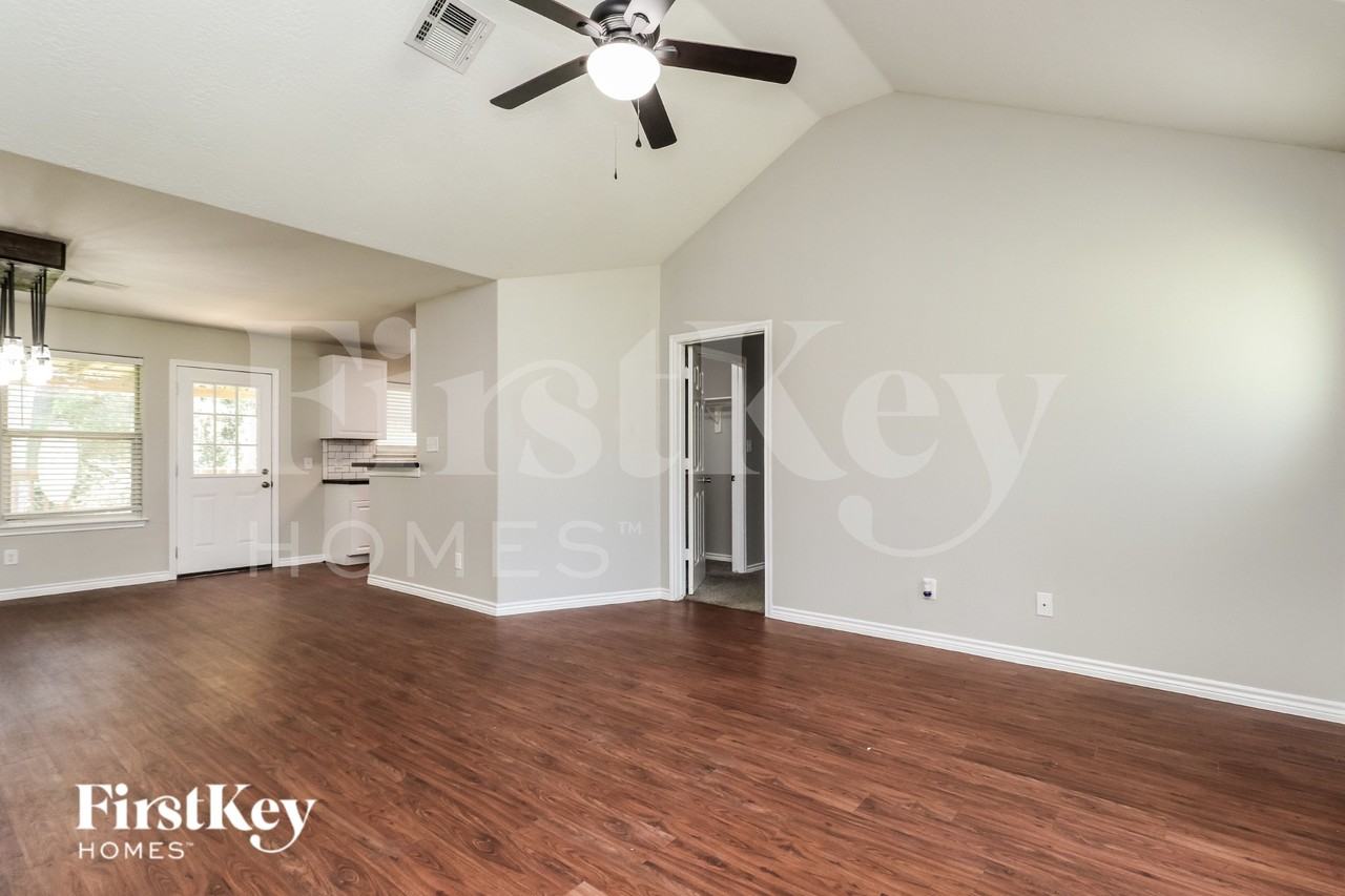 10684 Royal York Dr - Photo 3 of 17