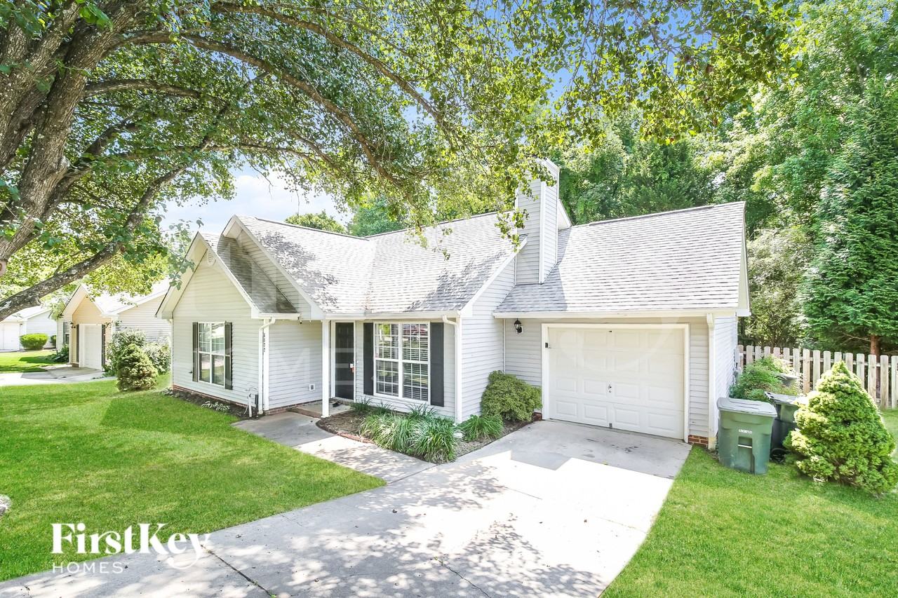 6877 Ironwood Cir - Photo 2 of 16