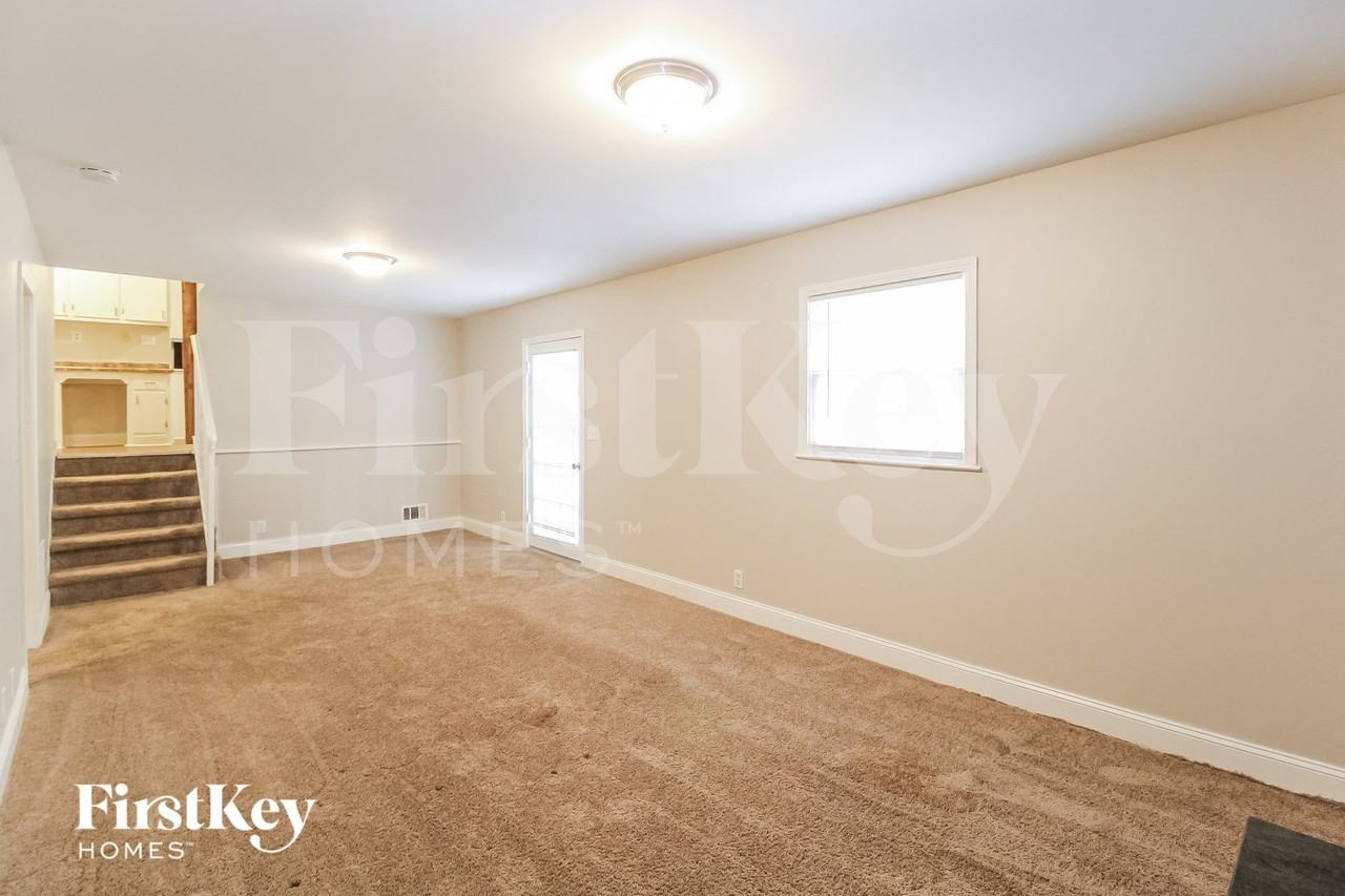 558 Bruce Way Sw - Photo 3 of 15
