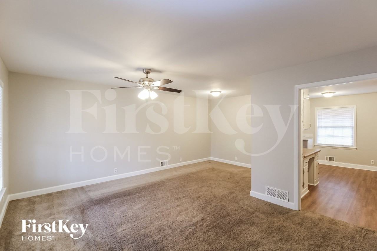 558 Bruce Way Sw - Photo 4 of 15