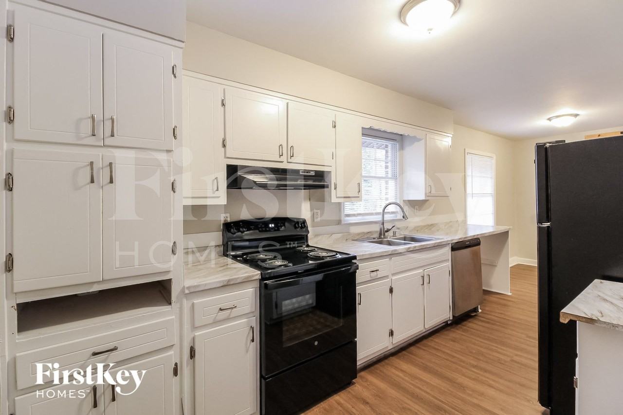 558 Bruce Way Sw - Photo 5 of 15