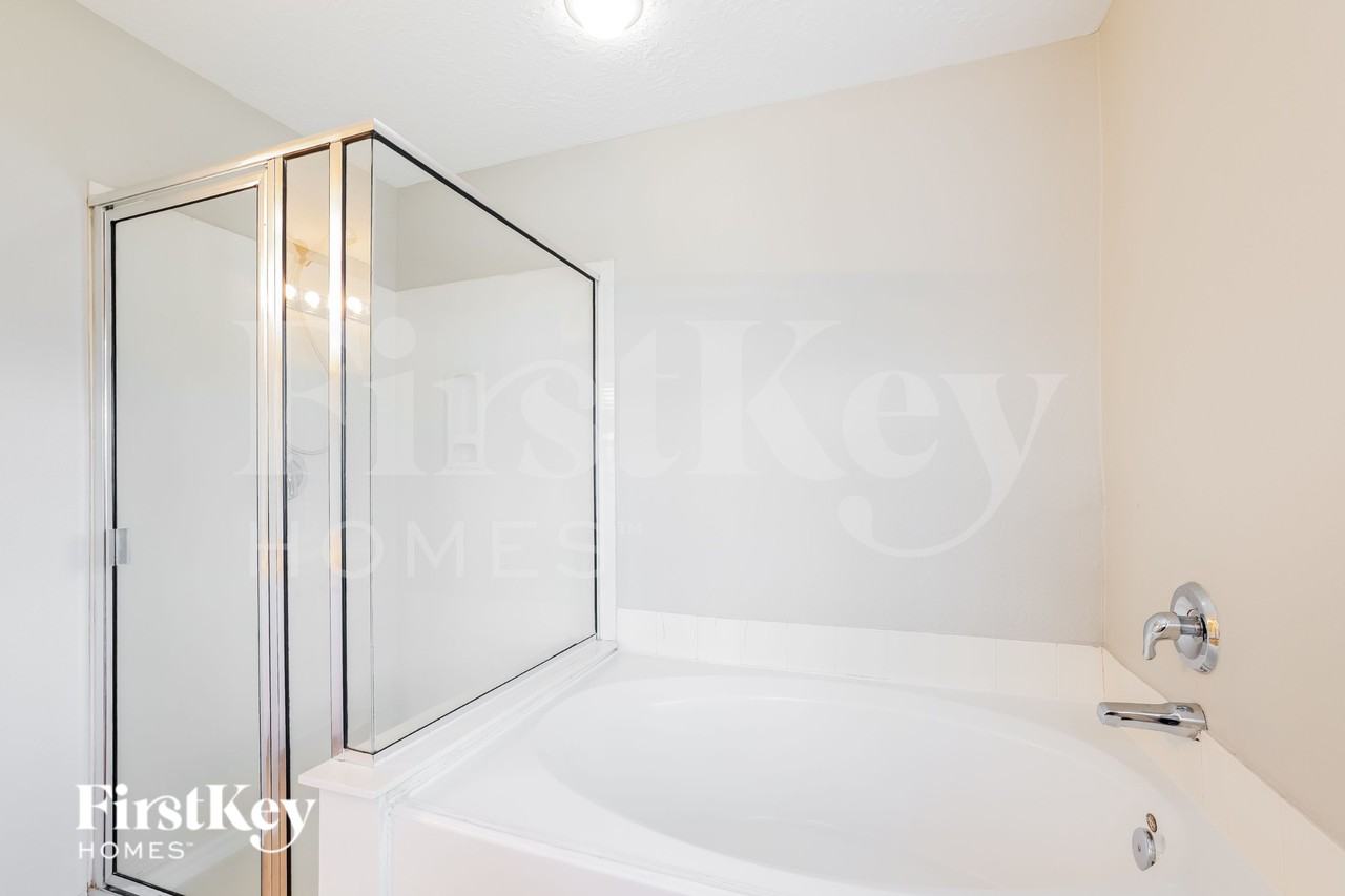 8702 Bentongrove Ln - Photo 7 of 16