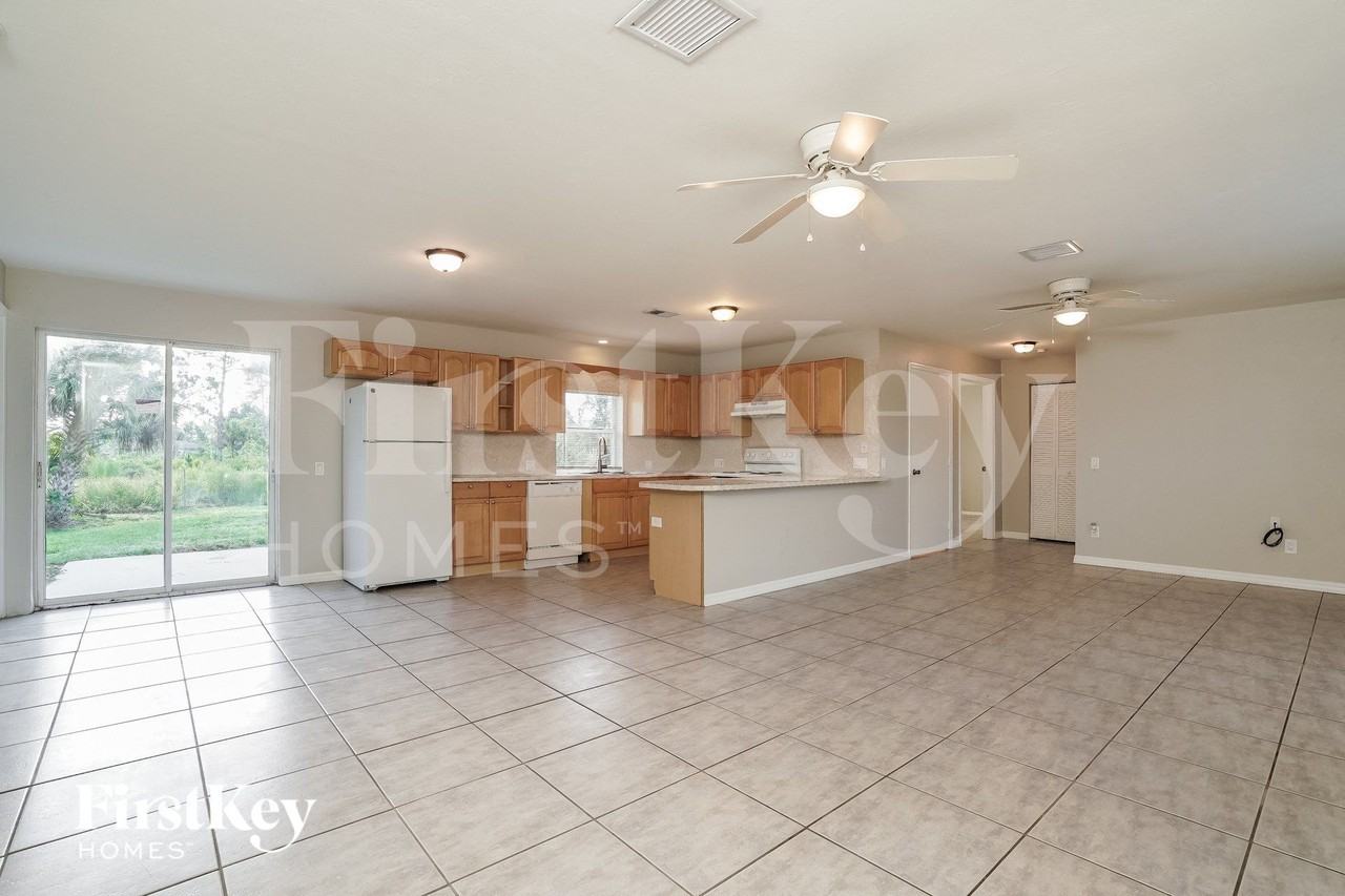 808 Lincoln Ave - Photo 2 of 15
