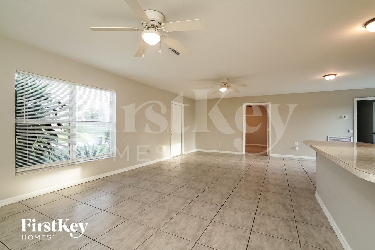 808 Lincoln Ave - Photo 3 of 15