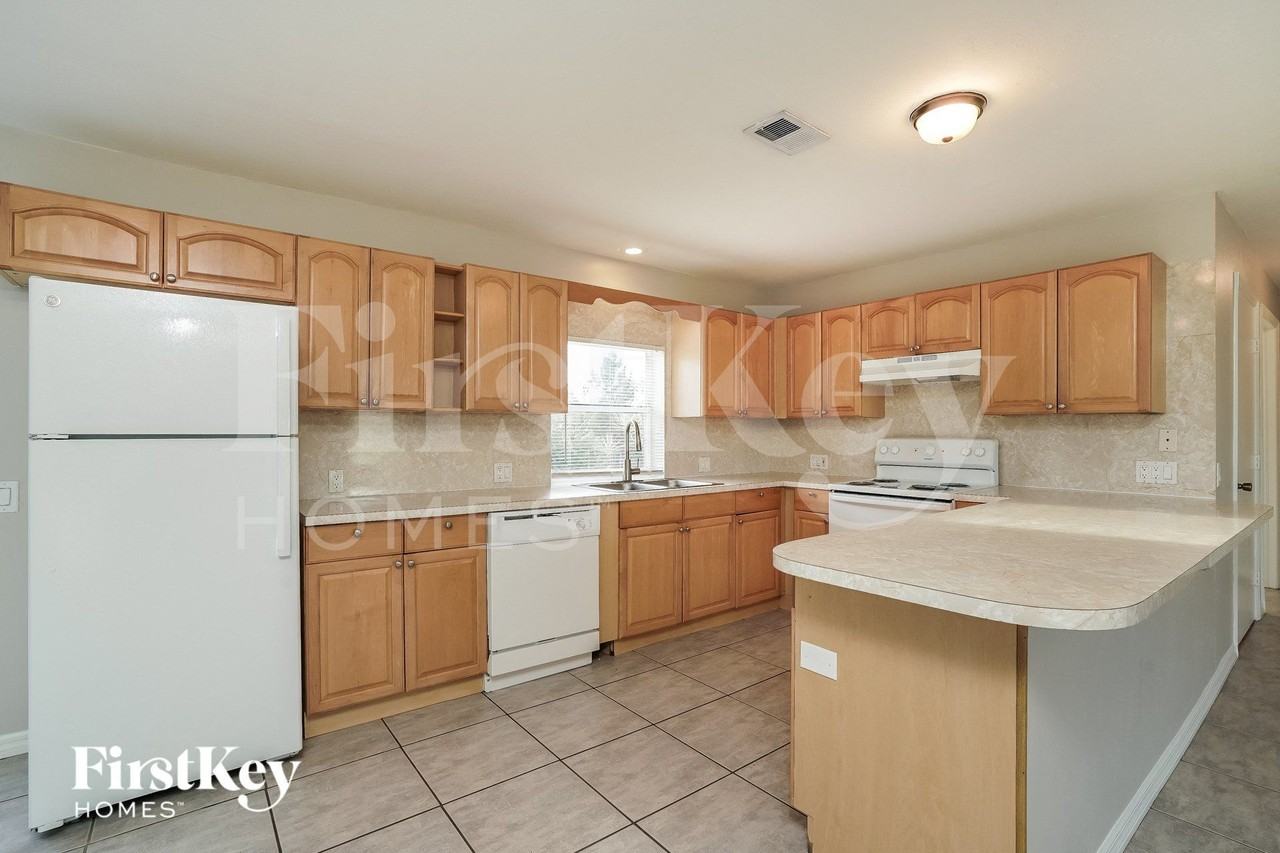 808 Lincoln Ave - Photo 6 of 15
