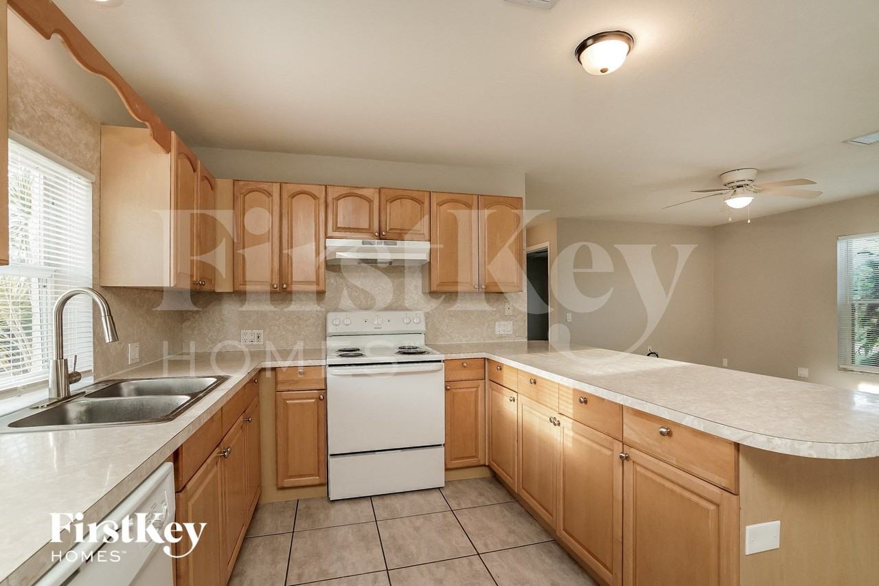 808 Lincoln Ave - Photo 7 of 15