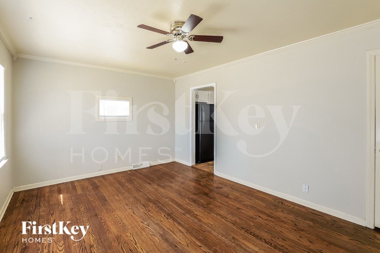 7704 E 48th St - Photo 2 of 16