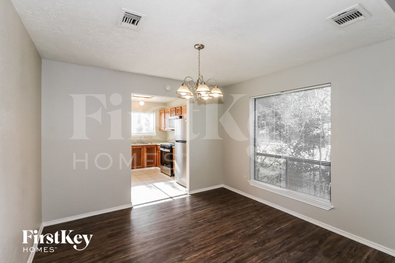 7447 Woodland West Dr - Photo 4 of 20