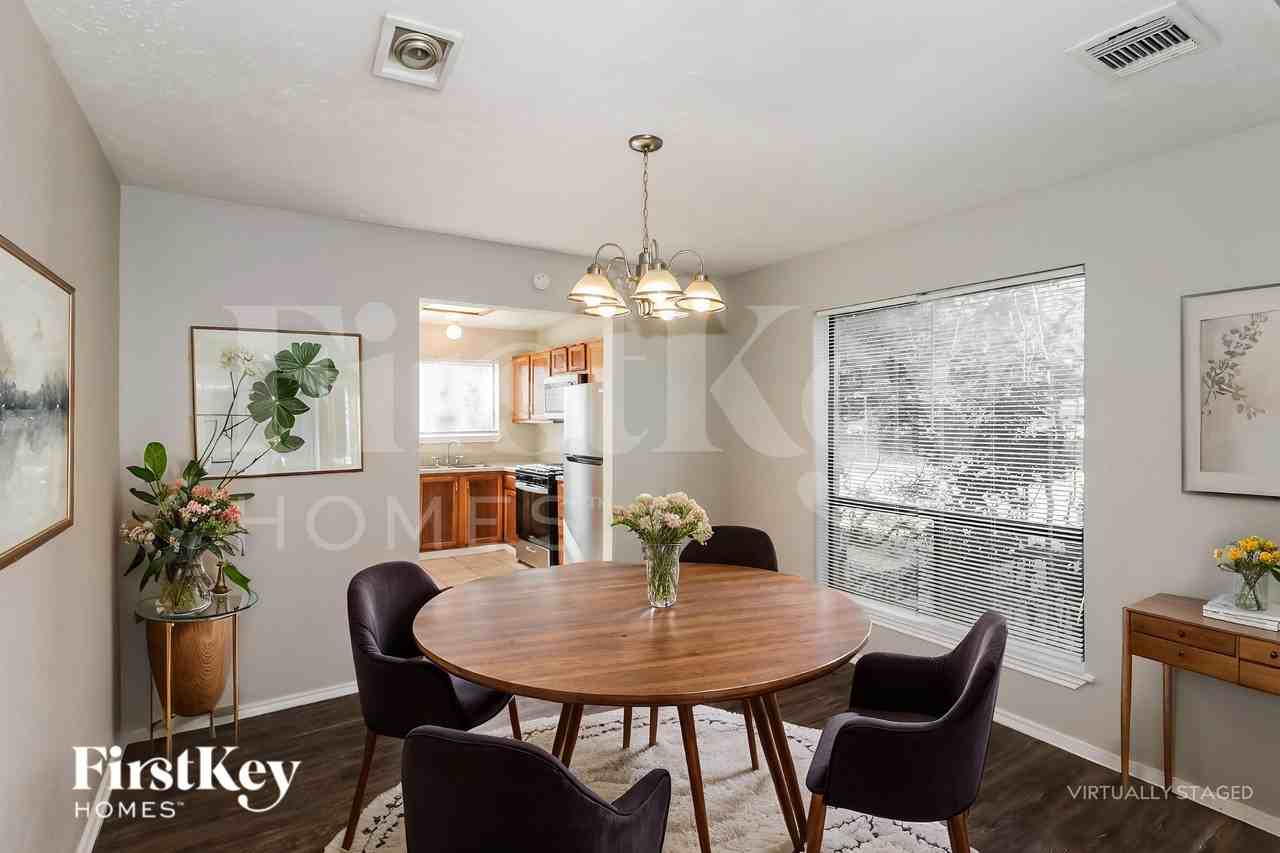 7447 Woodland West Dr - Photo 5 of 20