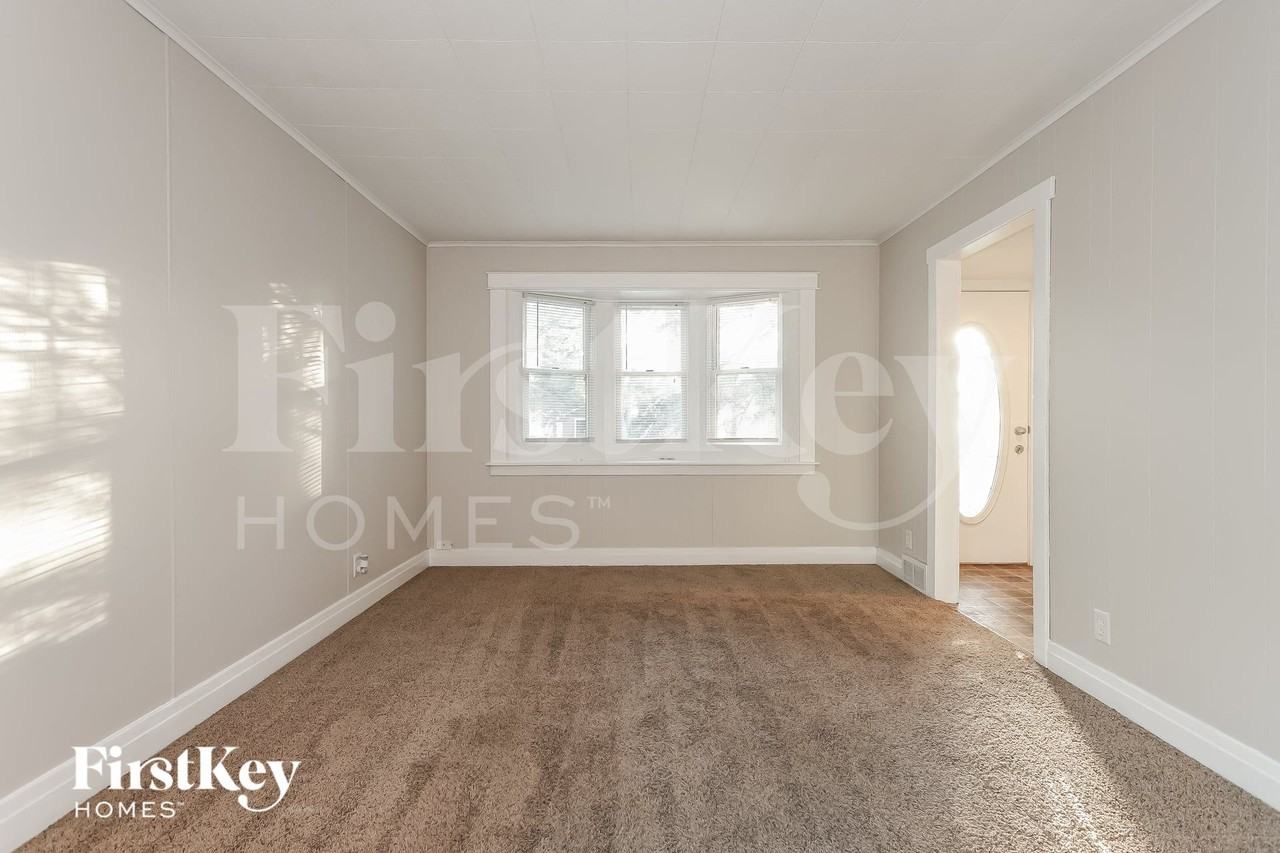 425 Judson St - Photo 3 of 15
