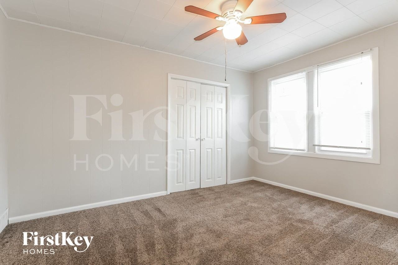 425 Judson St - Photo 6 of 15