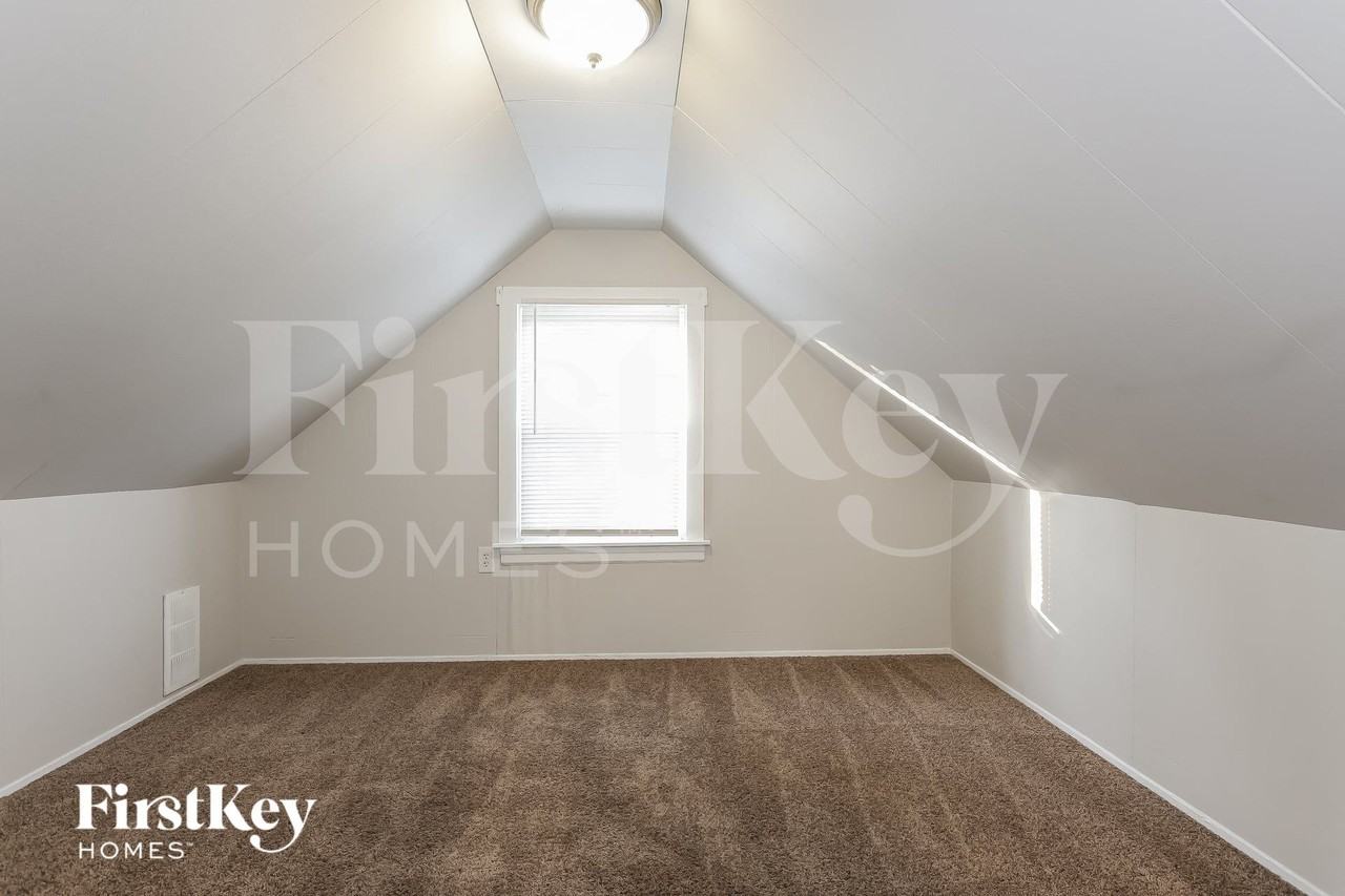 425 Judson St - Photo 7 of 15