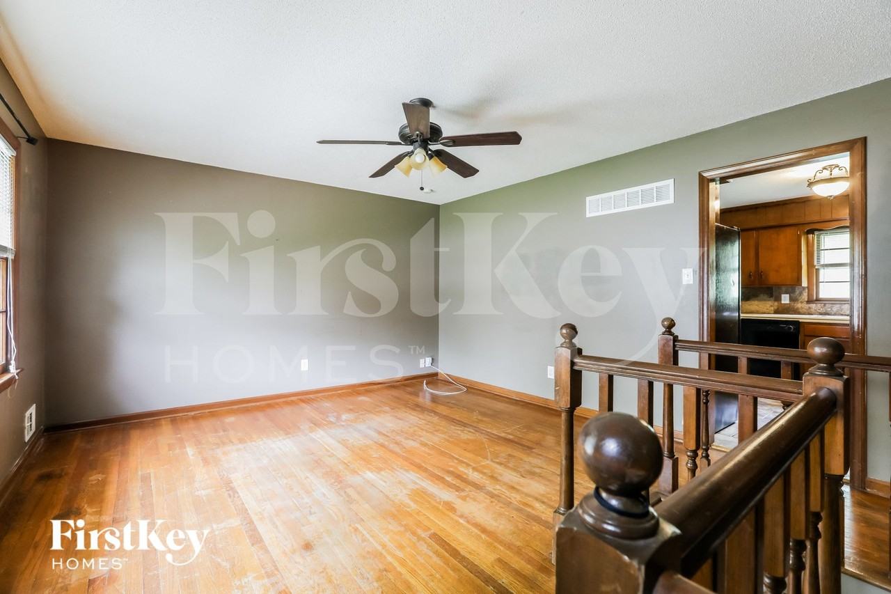 415 Sw Stratford Rd - Photo 3 of 15