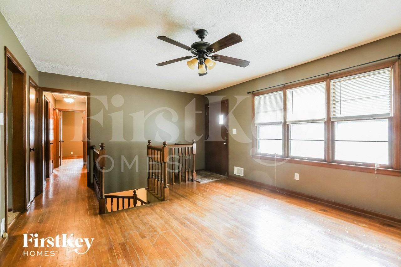 415 Sw Stratford Rd - Photo 4 of 15