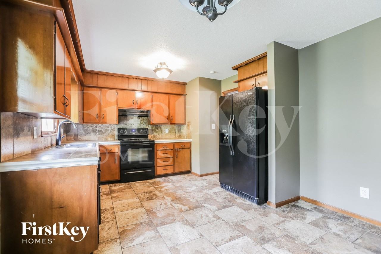 415 Sw Stratford Rd - Photo 5 of 15