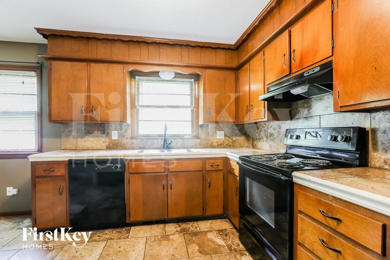415 Sw Stratford Rd - Photo 6 of 15