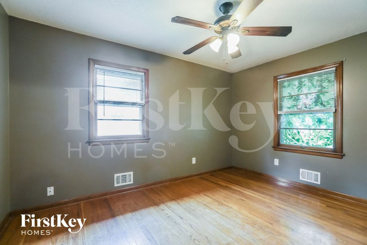 415 Sw Stratford Rd - Photo 7 of 15