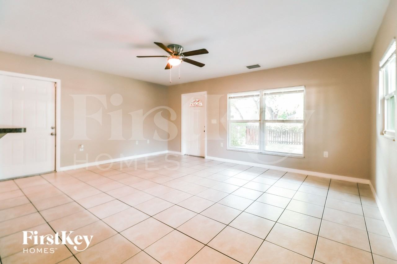 415 7th Ave Ne - Photo 4 of 16