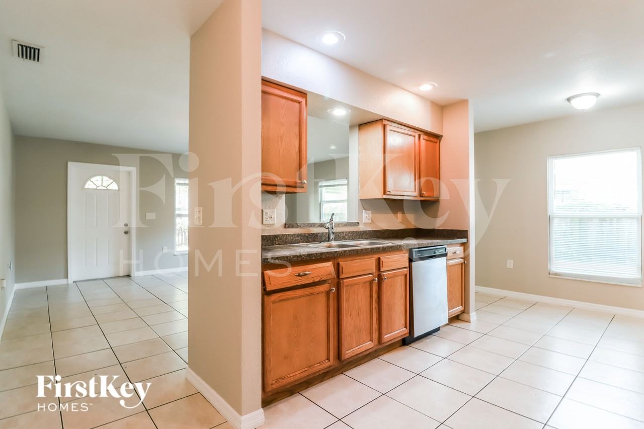 415 7th Ave Ne - Photo 5 of 16