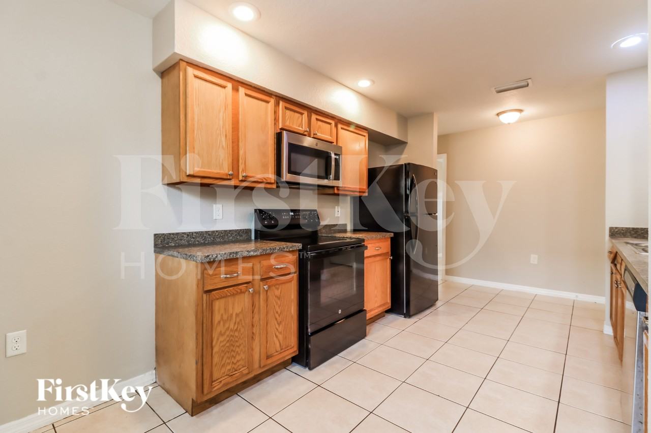 415 7th Ave Ne - Photo 6 of 16