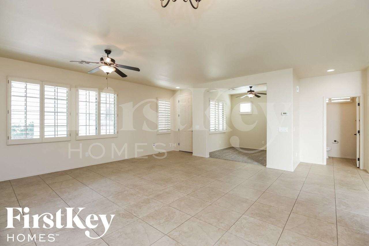 3441 S Jacana Ln - Photo 3 of 15