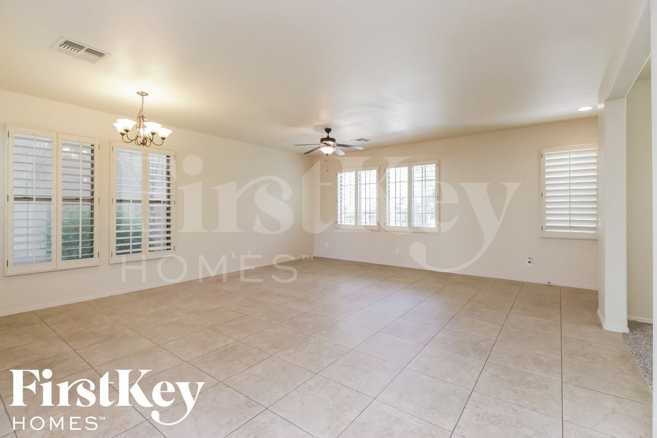 3441 S Jacana Ln - Photo 5 of 15