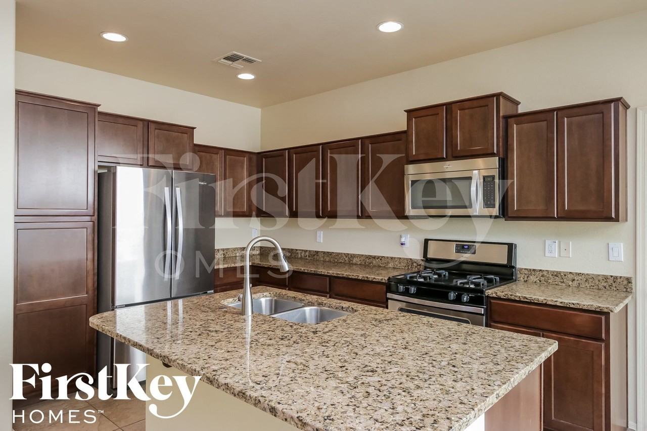 3441 S Jacana Ln - Photo 7 of 15