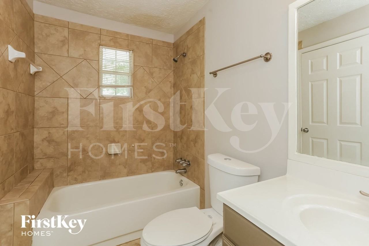 3335 Phillips Cir - Photo 6 of 15