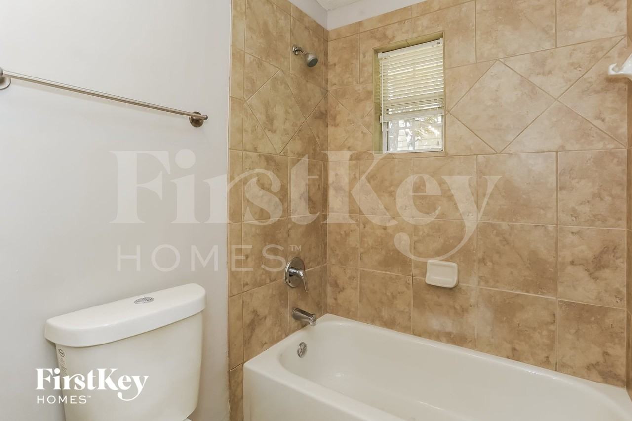 3335 Phillips Cir - Photo 7 of 15