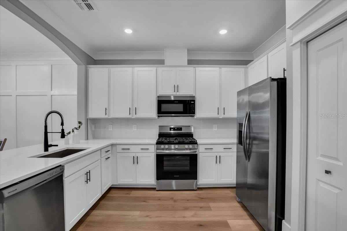 15736 Sunny Day Dr - Photo 3 of 39