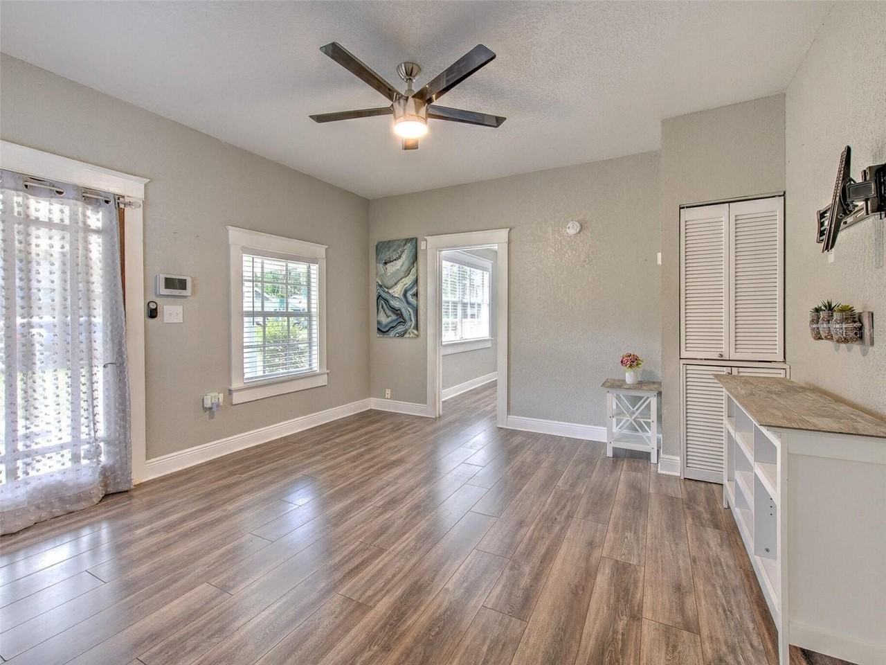 728 E Hanlon St - Photo 3 of 27