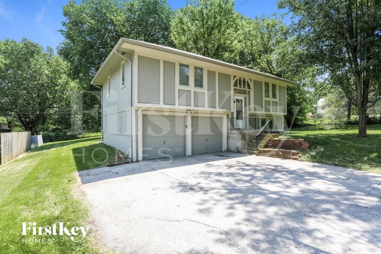 15605 Allen Ave - Photo 2 of 15