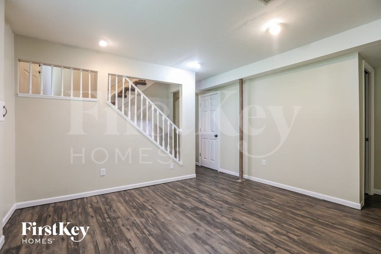 15605 Allen Ave - Photo 4 of 15