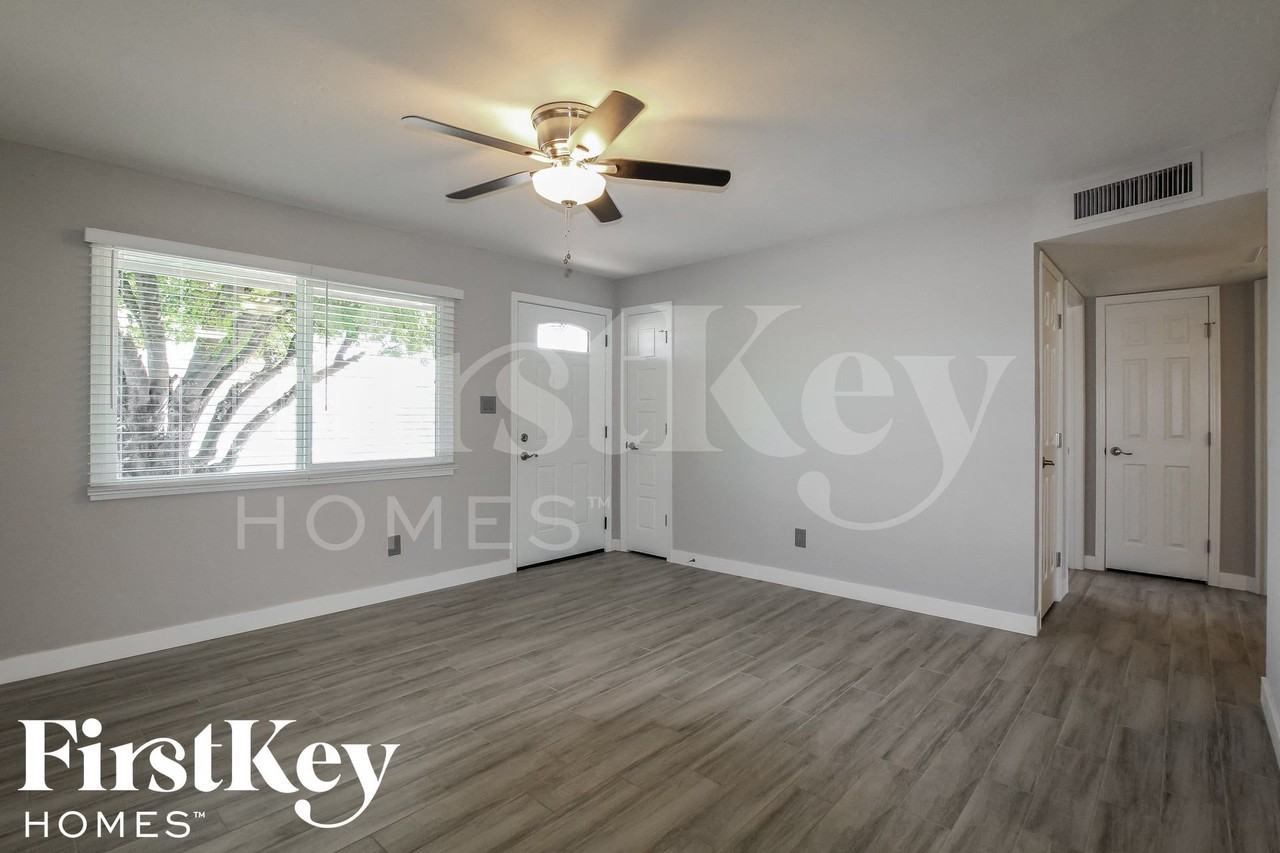 15034 N 38th St - Photo 3 of 15