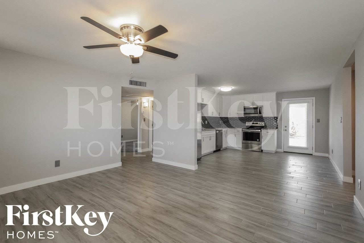 15034 N 38th St - Photo 4 of 15