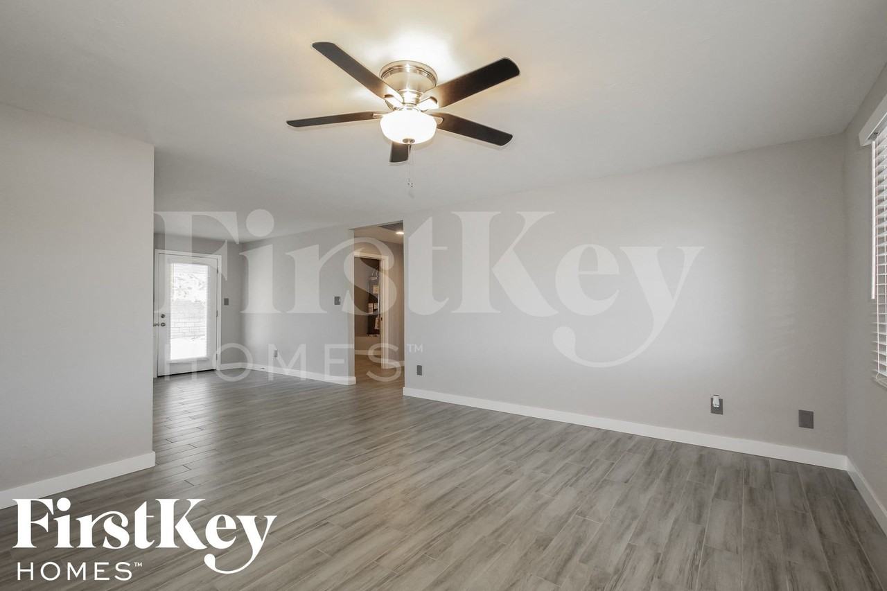 15034 N 38th St - Photo 5 of 15