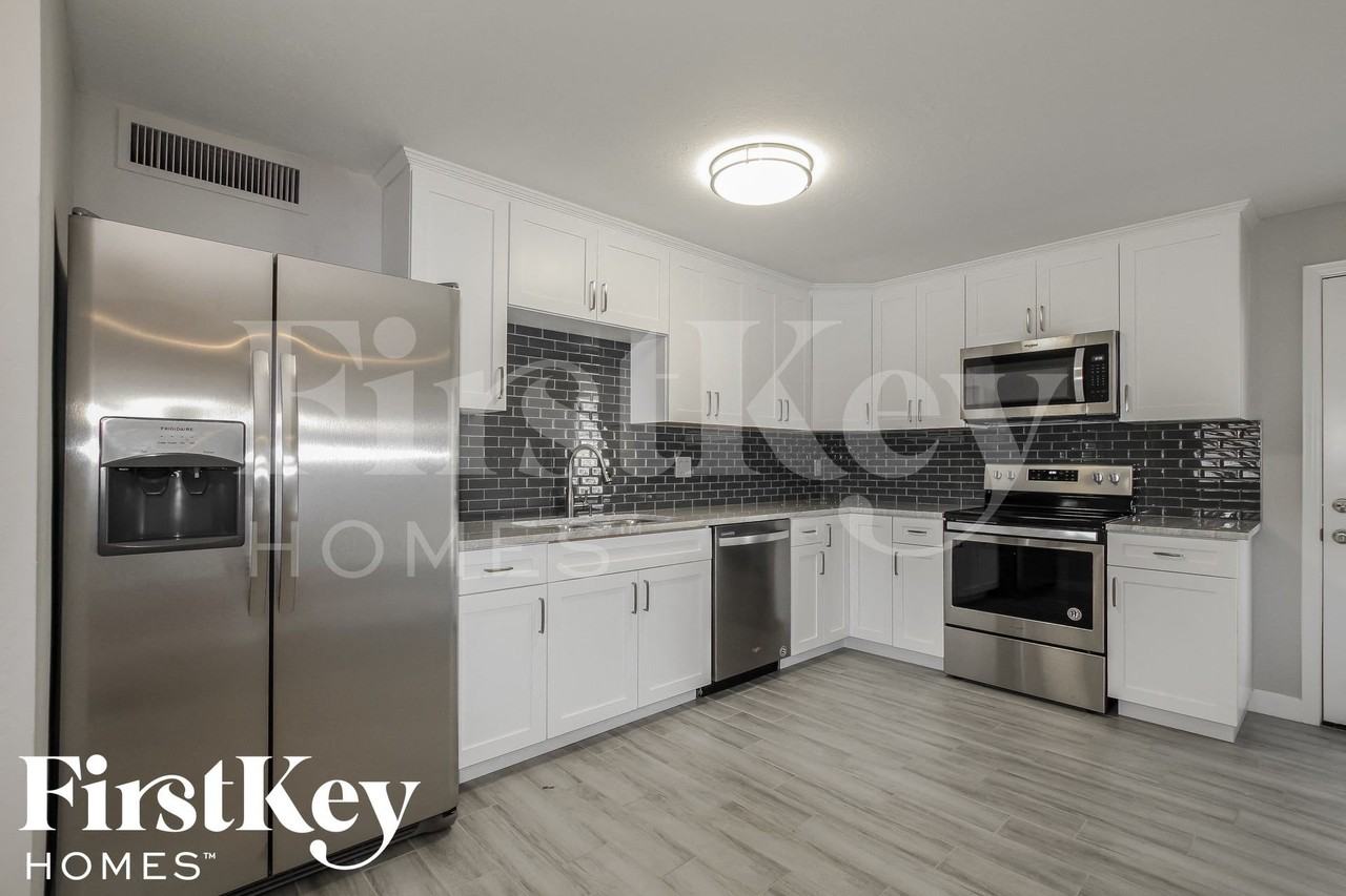 15034 N 38th St - Photo 6 of 15