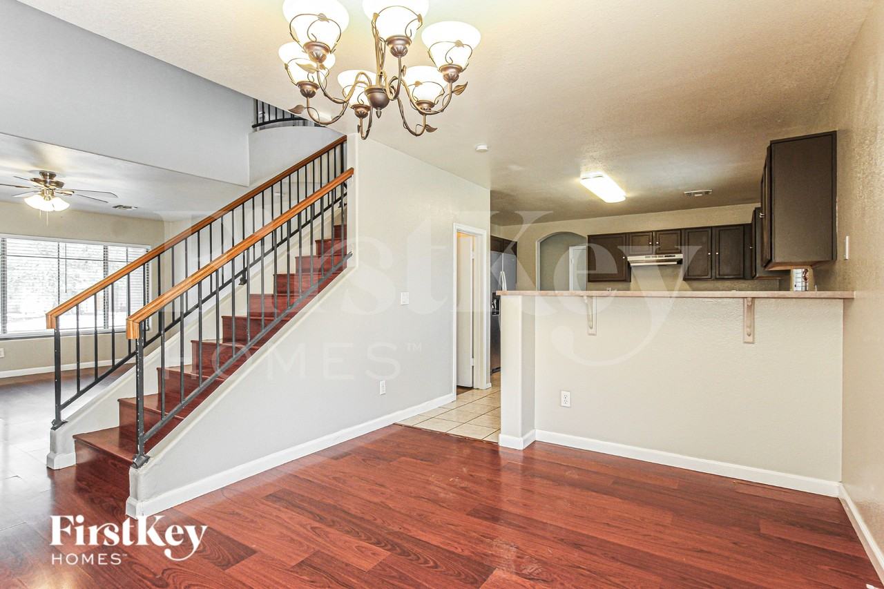 12807 W Voltaire Ave - Photo 4 of 20