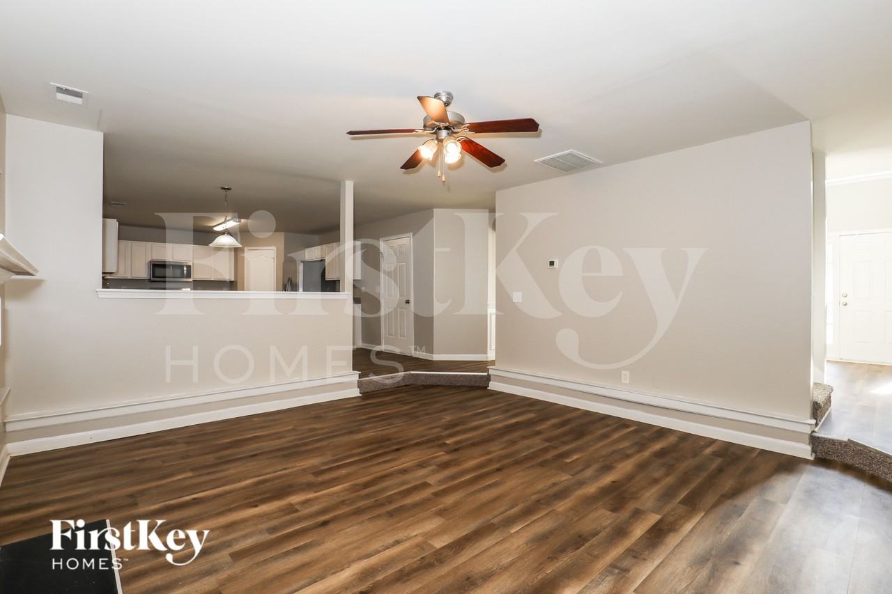 1119 Oak Hollow Ct - Photo 2 of 16