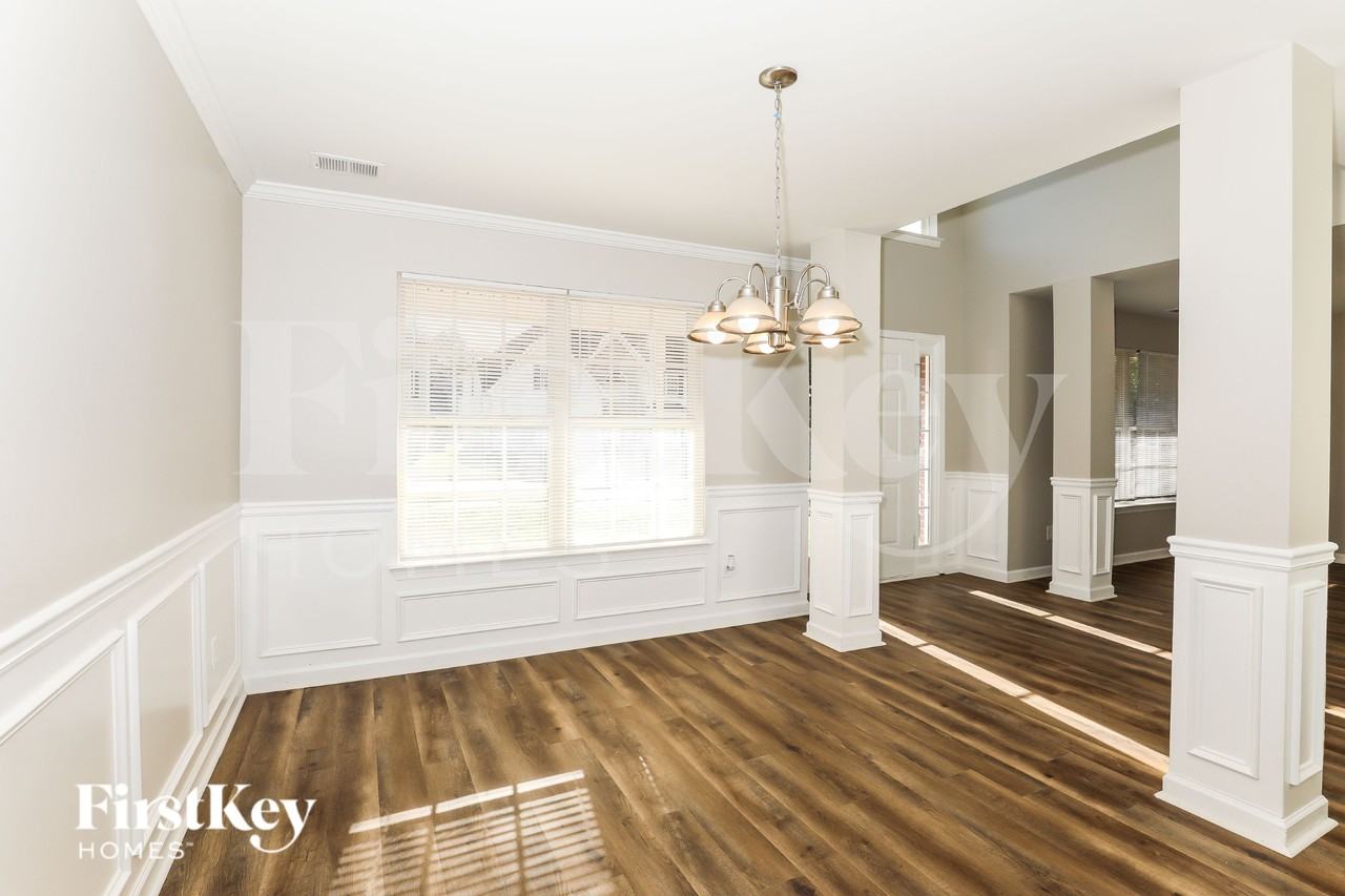 1119 Oak Hollow Ct - Photo 4 of 16