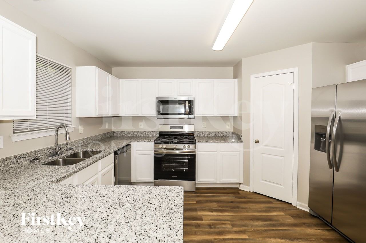 1119 Oak Hollow Ct - Photo 5 of 16